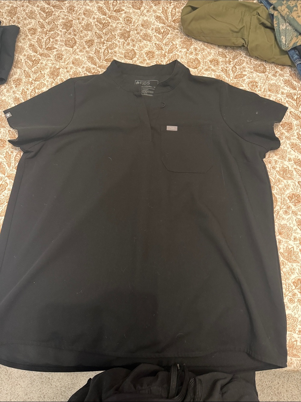 FIGS women’s black scrub top, XL. Flowy style!